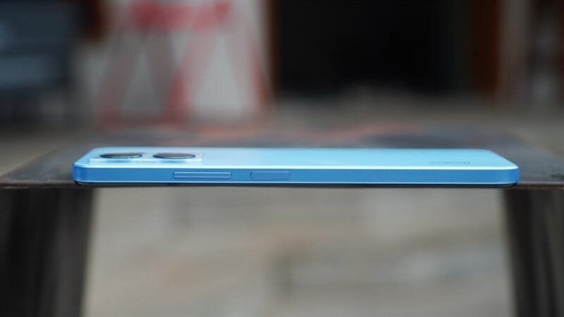 Cảm biến v&acirc;n tay được Xiaomi đặt b&ecirc;n cạnh viền t&iacute;ch hợp c&ugrave;ng n&uacute;t nguồn