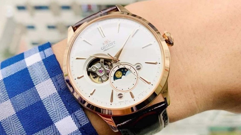 Nhật nguyệt xoay vần nơi cổ tay - mua ngay với ưu đãi đồng giảm 20% Nhật nguyệt xoay vần nơi cổ tay - mua ngay với ưu đãi đồng giảm 20%