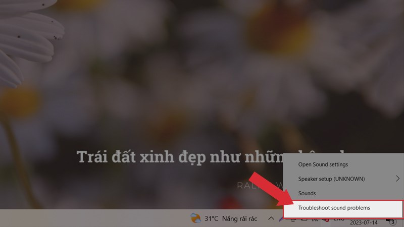 Nhấp chuột phải vào biểu tượng loa > Chọn Troubleshoot sound problems