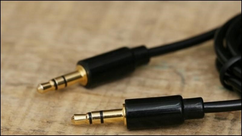 Kiểm tra jack Audio và kết nối lại đảm bảo đường truyền không bị lag