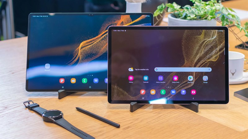 z Galaxy Tab S9 Plus với pin 10090 mAh và tốc độ sạc nhanh.