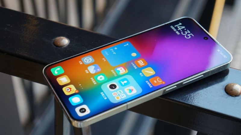 Xiaomi 13T 5G l&agrave; một điện thoại cao cấp với m&agrave;n h&igrave;nh AMOLED 6.8 inch
