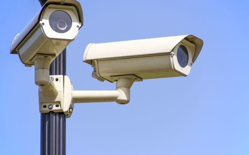 Camera hồng ngoại ở ngo&agrave;i trời n&ecirc;n chọn loại c&oacute; t&iacute;nh năng chống nước, chống bụi 