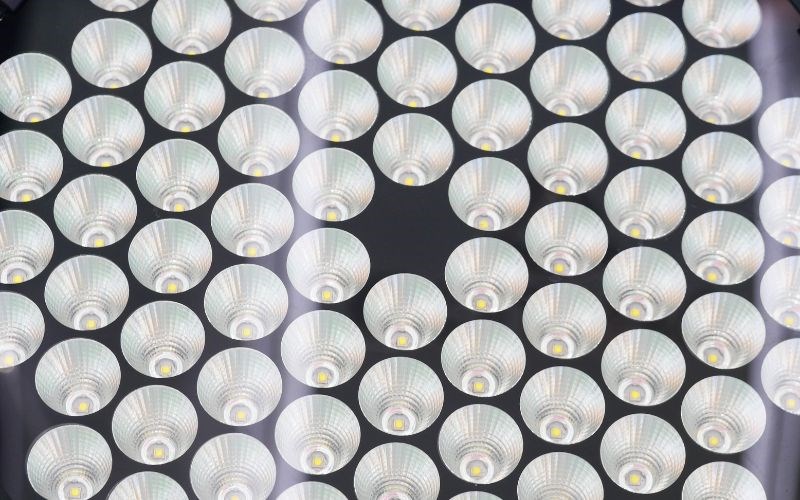 IR ARRAY LED c&oacute; tầm nh&igrave;n xa tốt từ 30 đến 60m