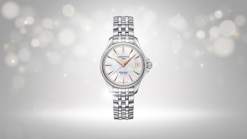 Certina Aqua mang đến một thiết kế đẹp mắt với mặt khảm x&agrave; cừ tinh tế