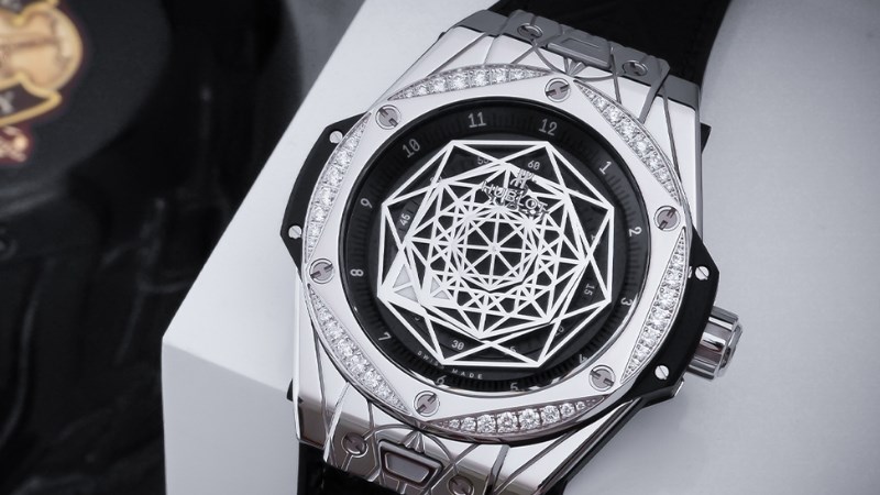 Big Bang Sang Bleu Steel Pav&eacute; đẳng cấp nhờ khảm 276 vi&ecirc;n kim cương tinh xảo