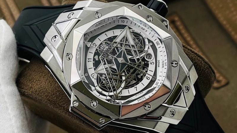 Hublot đ&atilde; sử dụng nhiều phương ph&aacute;p hiện đại, tạo ra c&aacute;c chi tiết đắt gi&aacute; 