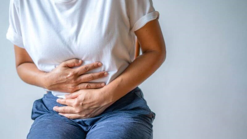Đau bụng dưới là triệu chứng thường gặp của mót rặn Đau bụng dưới là triệu chứng thường gặp của mót rặn