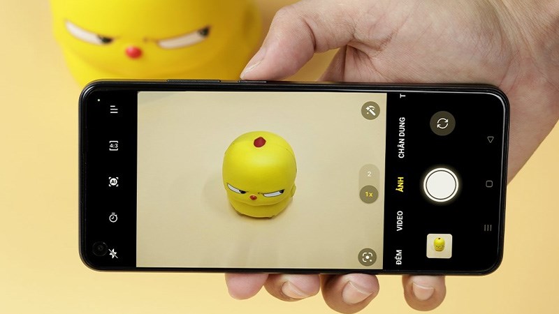 Dung lượng 5000mAh tr&ecirc;n thiết bị được đ&aacute;nh gi&aacute; l&agrave; con số khủng