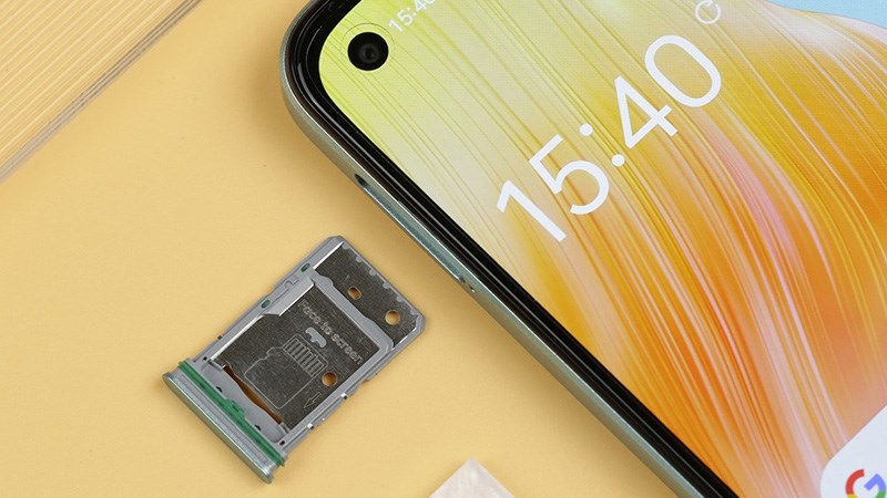 Ph&iacute;a trước m&aacute;y l&agrave; m&agrave;n h&igrave;nh đục lỗ theo xu hướng hot hiện nay