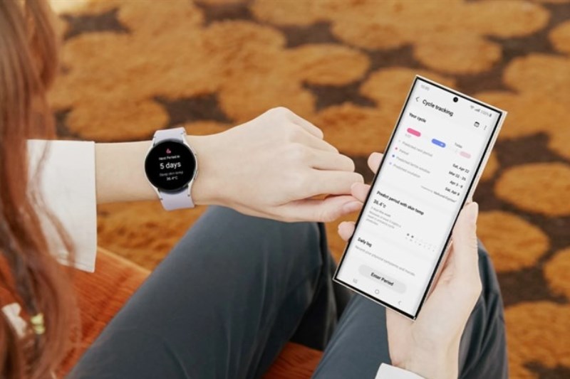 Trang bị th&ecirc;m One IU Watch với nhiều tiện &iacute;ch