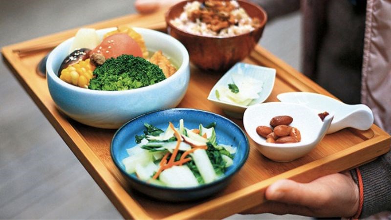 Thói quen ăn nhanh, nhai không kỹ cũng là nguyên nhân gây ung thư dạ dày