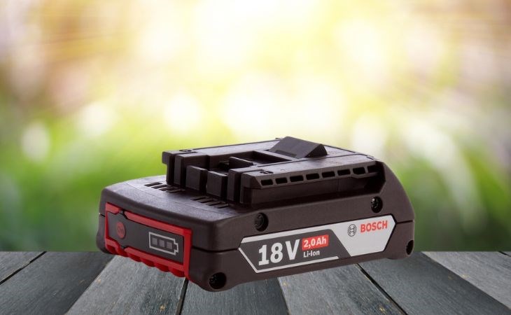 Pin Li-ion Bosch 18V 2.0 Ah giúp động cơ hoạt động mạnh mẽ
