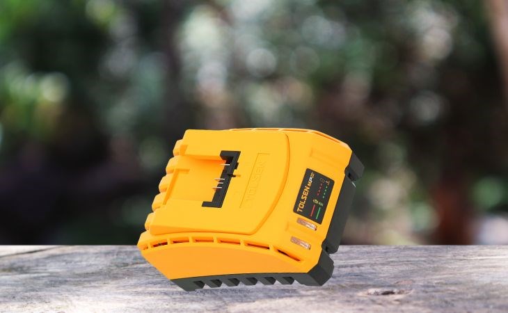 Sạc pin Tolsen 87485 20V 2.0 Ah thuộc loại pin Lithium-Ion