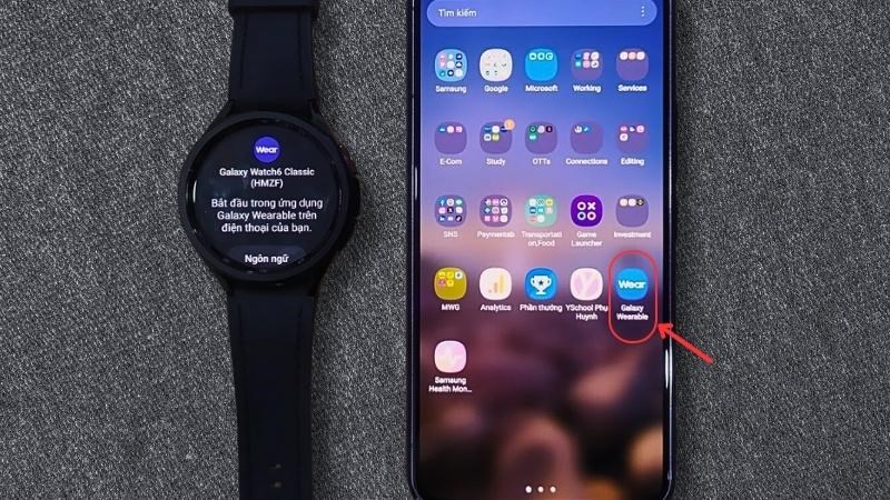 Trên điện thoại, bạn mở ứng dụng Galaxy Wearable lên 