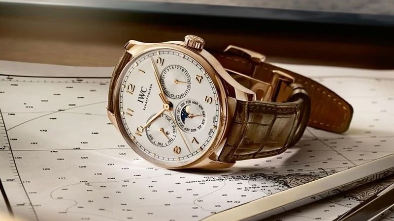 IWC là thương hiệu sản xuất đồng hồ xa xỉ của Thụy Sỹ, được thành lập vào năm 1868 IWC là thương hiệu sản xuất đồng hồ xa xỉ của Thụy Sỹ, được thành lập vào năm 1868