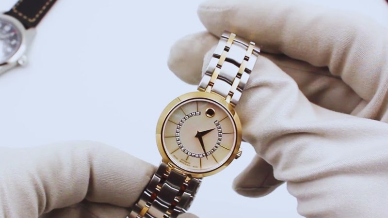 Được kết hợp giữa tông màu bạc và vàng gold để tạo nên vẻ ngoại hình sang trọng Được kết hợp giữa tông màu bạc và vàng gold để tạo nên vẻ ngoại hình sang trọng