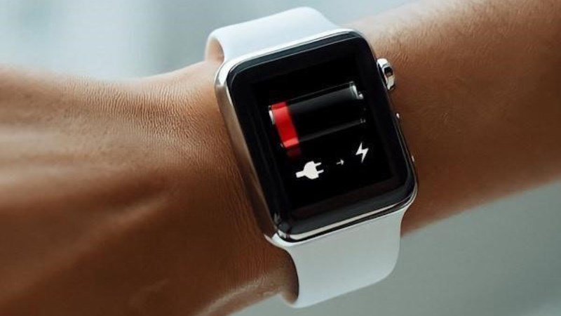 Apple Watch vẫn v&ocirc; pin b&igrave;nh thường nhưng bạn kh&ocirc;ng thể mở nguồn