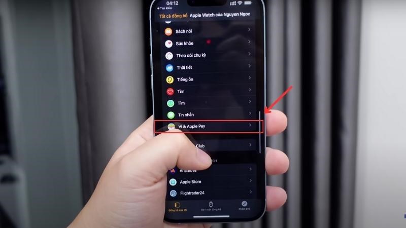 Chọn mục Ví & Apple Pay trên iPhone của bạn
