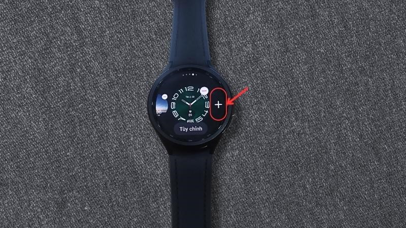 Chọn dấu + để mở giao diện th&ecirc;m mặt đồng hồ 