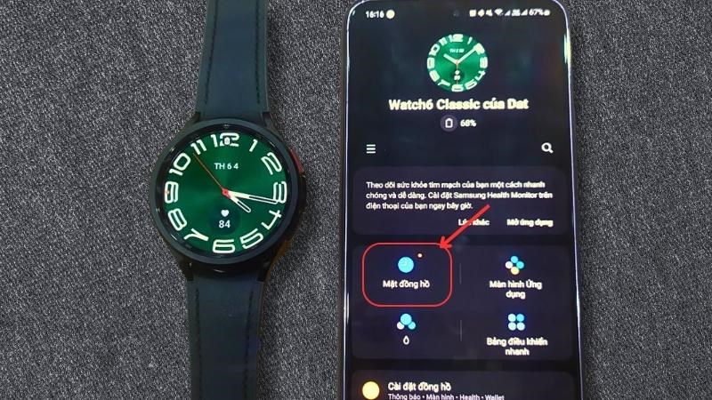 Tại giao diện ứng dụng Galaxy Wearable tr&ecirc;n điện thoại > Chọn Mặt đồng hồ  