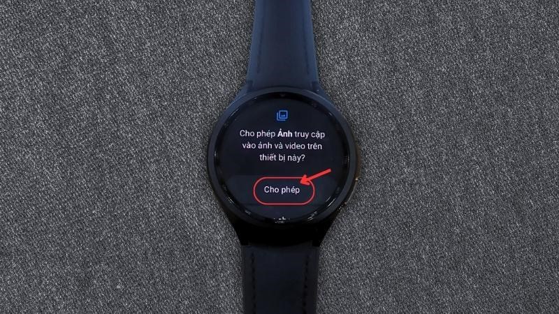 Nếu lần đầu thay nền bạn cần cấp ph&eacute;p truy cập cho đồng hồ > Chọn Cho ph&eacute;p 