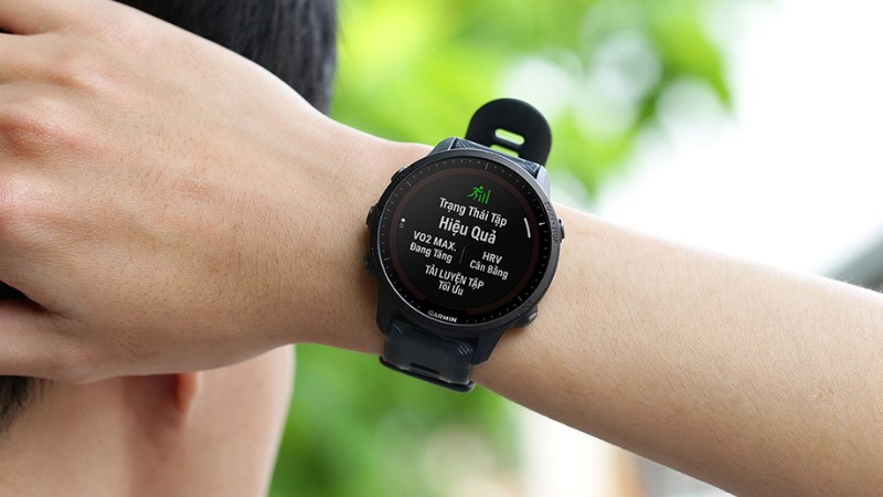 Garmin Forerunner 955 đẹp mắt, kháng nước ổn