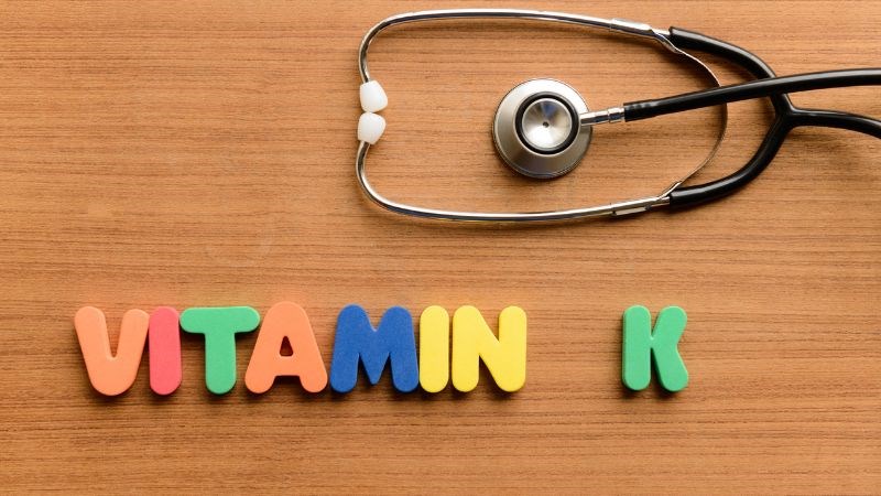 Thiếu vitamin K khiến nướu dễ bị chảy máu khi bị tổn thương