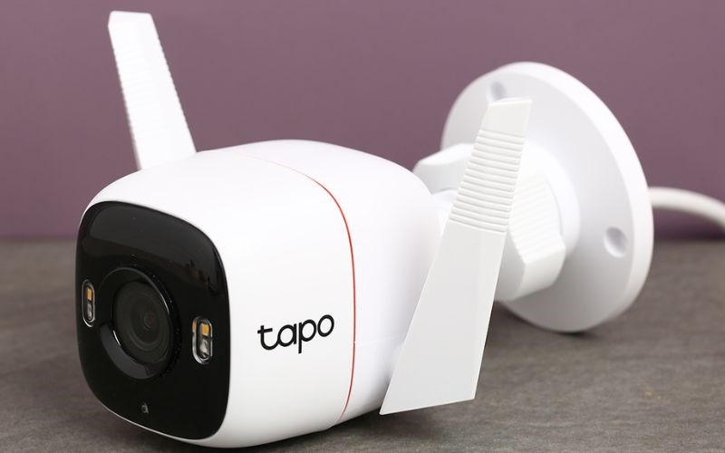 Camera IP được điều khiển và sử dụng từ xa thông qua kết nối mạng internet Camera IP được điều khiển và sử dụng từ xa thông qua kết nối mạng internet