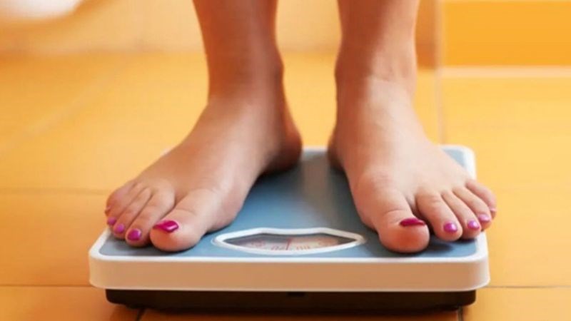 Việc thay đổi cân nặng đột ngột sẽ gây ảnh hưởng đến chu kỳ kinh nguyệt của bạn