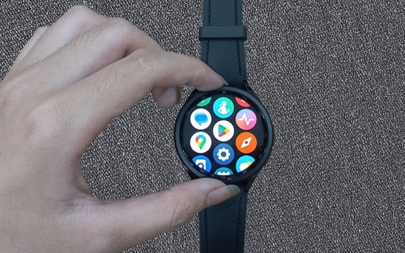 Cuộn m&agrave;n h&igrave;nh bằng v&ograve;ng bezel