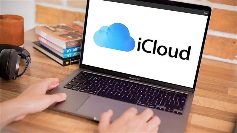 MacBook bị khóa iCloud vì người dùng quên tài khoản đăng nhập trước đó