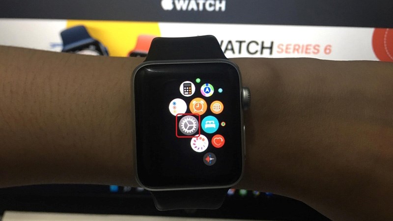 Mở C&agrave;i đặt tr&ecirc;n m&agrave;n h&igrave;nh đồng hồ