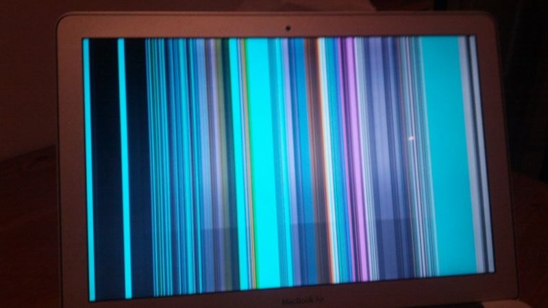  M&agrave;n h&igrave;nh Macbook hiển thị sọc ngang, sọc dọc, chảy mực