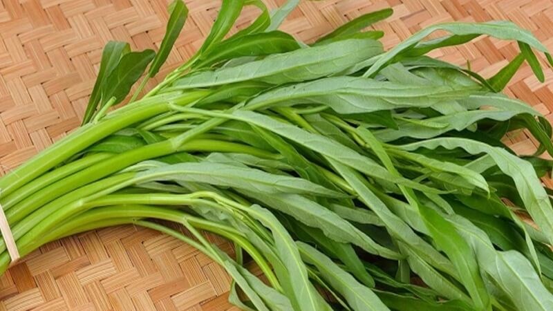 Bị đau mắt đỏ không nên sử dụng rau muống trong thực đơn hàng ngày