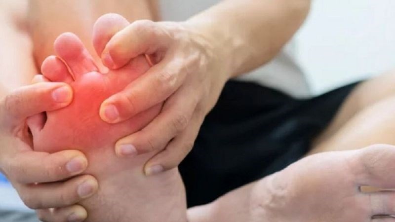 Vi&ecirc;m xương khớp mạn t&iacute;nh hay tho&aacute;i h&oacute;a khớp c&oacute; thể dẫn tới vi&ecirc;m khớp ng&oacute;n ch&acirc;n