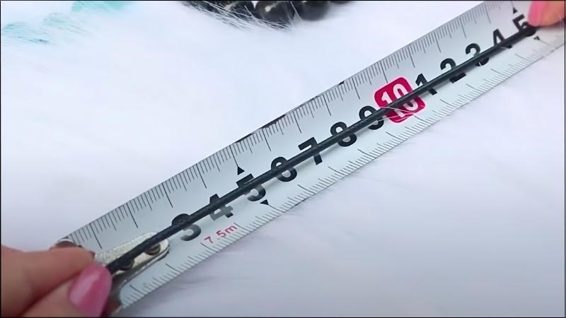 Đo sợi d&acirc;y bằng thước để lấy size cổ tay ch&iacute;nh x&aacute;c nhất