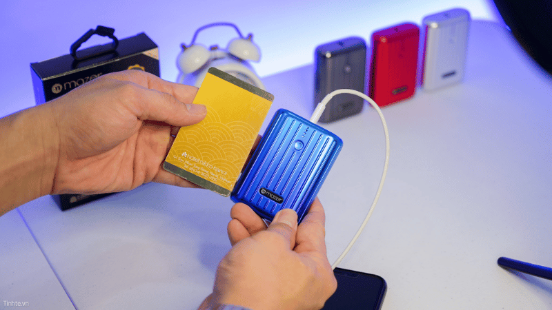 Sạc dự ph&ograve;ng Mazer với thiết kế nhỏ gọn, dung lượng pin lớn sẽ l&agrave; sự lựa chọn của nhiều người 