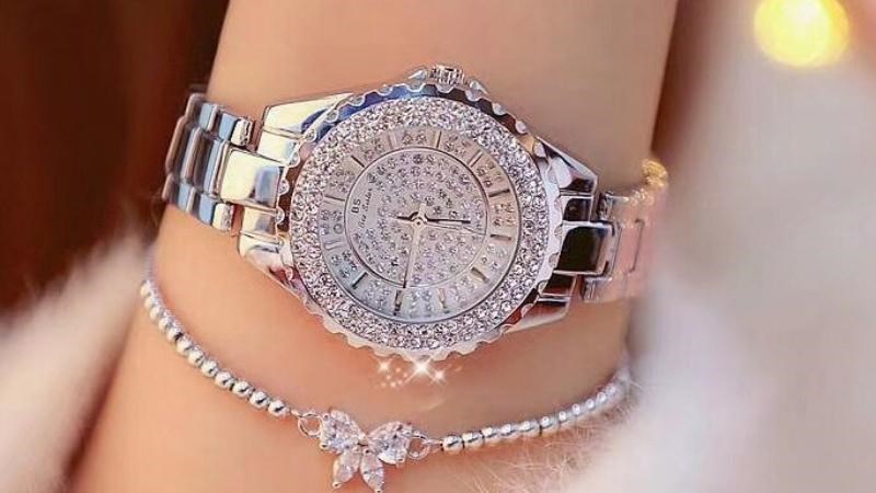 Mặt k&iacute;nh Mineral c&oacute; khả năng chống trầy xước tốt