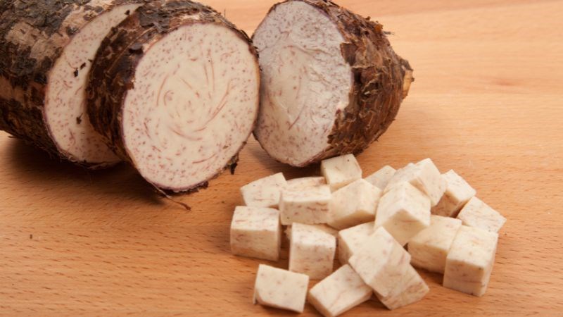 Tránh mua khoai sọ đã được cắt hoặc xắt lát