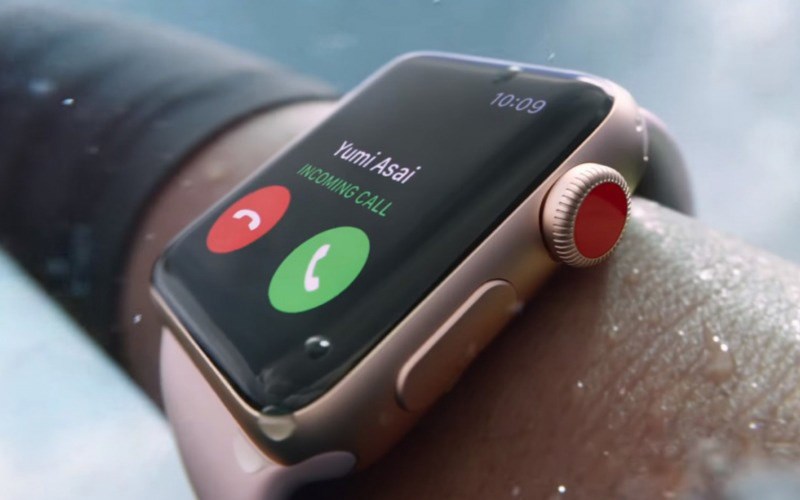 Apple Watch Cellular c&oacute; v&ograve;ng tr&ograve;n m&agrave;u đỏ tr&ecirc;n n&uacute;t