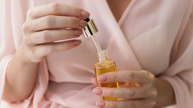 Bạn có thể sử dụng retinol và vitamin C 2 - 3 lần/tuần