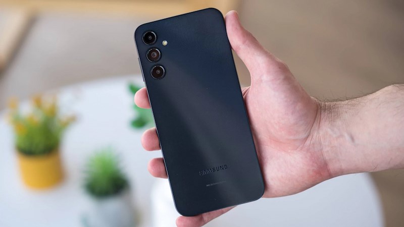 Cho thời gian sạc đầy pin nhanh chóng chỉ khoảng 1 giờ Cho thời gian sạc đầy pin nhanh chóng chỉ khoảng 1 giờ