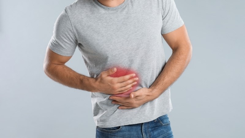 Người bệnh có thể trị chứng đau bụng vùng gan bằng bài thuốc về hoàng bá