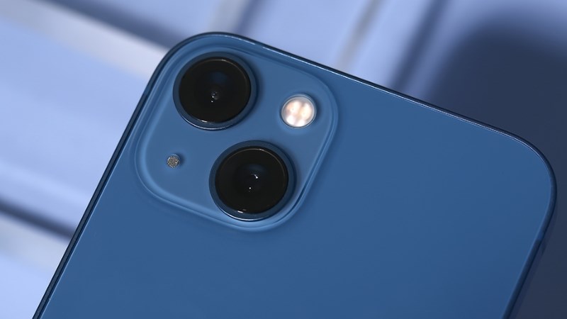 iPhone c&oacute; thiết kế sang trọng với vật liệu cao cấp