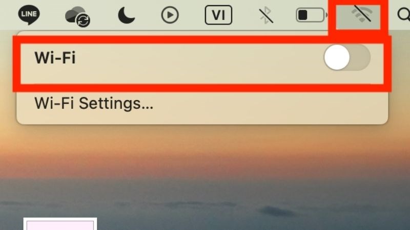 Bước 1: Bạn h&atilde;y nhấn v&agrave;o biểu tượng Wifi nằm ở g&oacute;c tr&ecirc;n c&ugrave;ng b&ecirc;n phải m&agrave;n h&igrave;nh > Nhấn tắt Wifi 