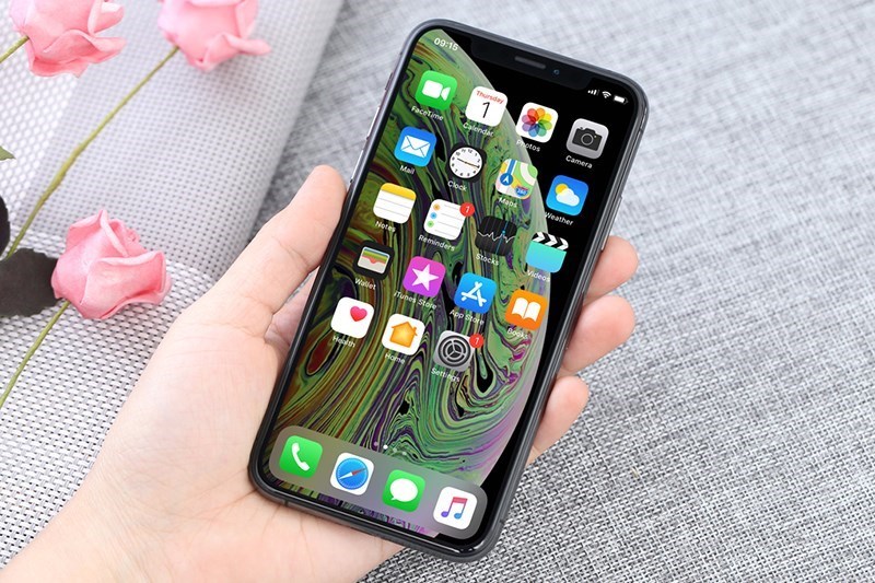 Kích thước màn hình nhỏ gọn của iPhone Xs 