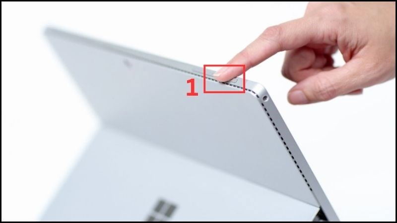 Nhấn giữ n&uacute;t nguồn để tắt m&aacute;y