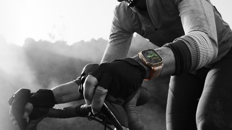 D&acirc;y đeo Apple Watch Ultra 2 Trail Loop cho người chạy bộ