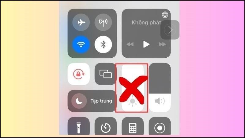 Sử dụng điện thoại ở độ sáng tối đa thường xuyên có thể gây ra một loạt các vấn đề không mong muốn Sử dụng điện thoại ở độ sáng tối đa thường xuyên có thể gây ra một loạt các vấn đề không mong muốn